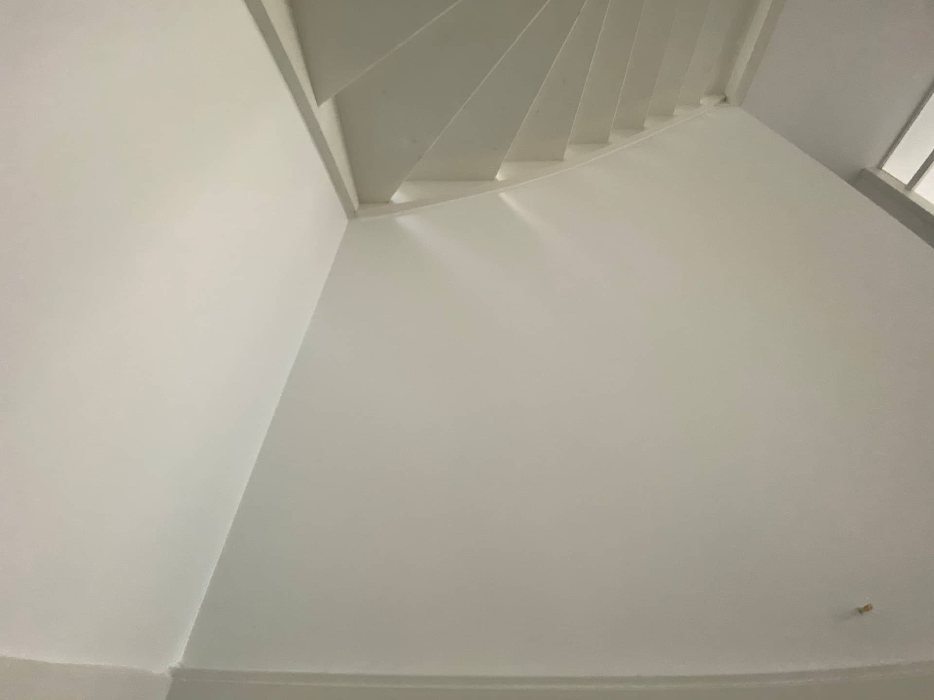 Gestuct trapgat-hoek in nieuwbouw